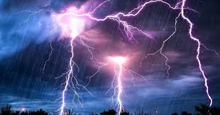 Dấu hiệu của sấm sét và hướng giải quyết? Nên sử dụng chống sét lan truyền nào cho gia đình