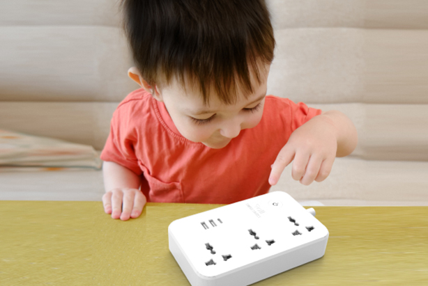 Ổ cắm thông minh Wifi Rạng Đông OC08.WF.USB 3C/10A